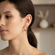 Szandra 18 karát színű rombusz alakú antiallergén fülbevaló 